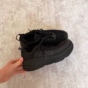 Woman’s Hoka Bondi Size 8